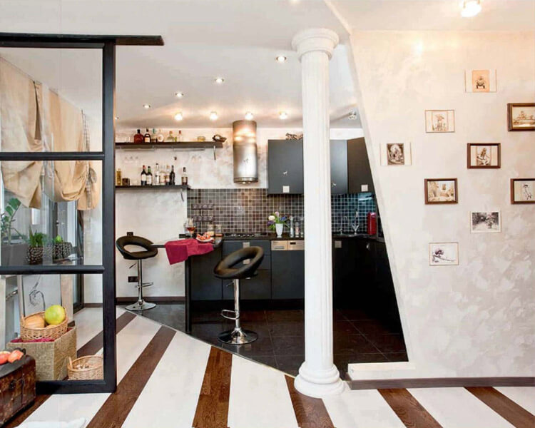 Элегантная зона кухни в квартире-студии - вид из жилой комнаты